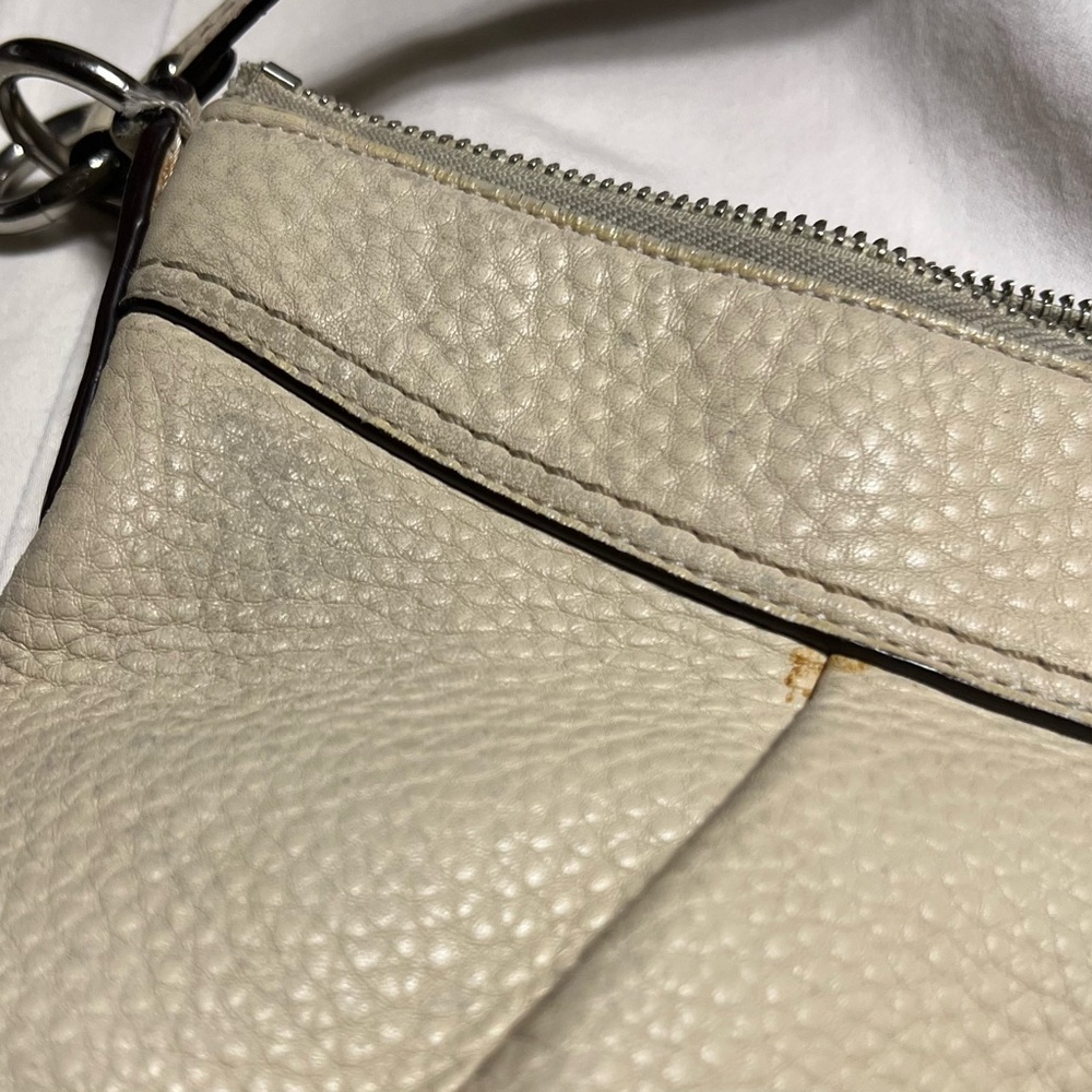 Coach Cream Leather Shoulder Bag - Picture 10 of 16